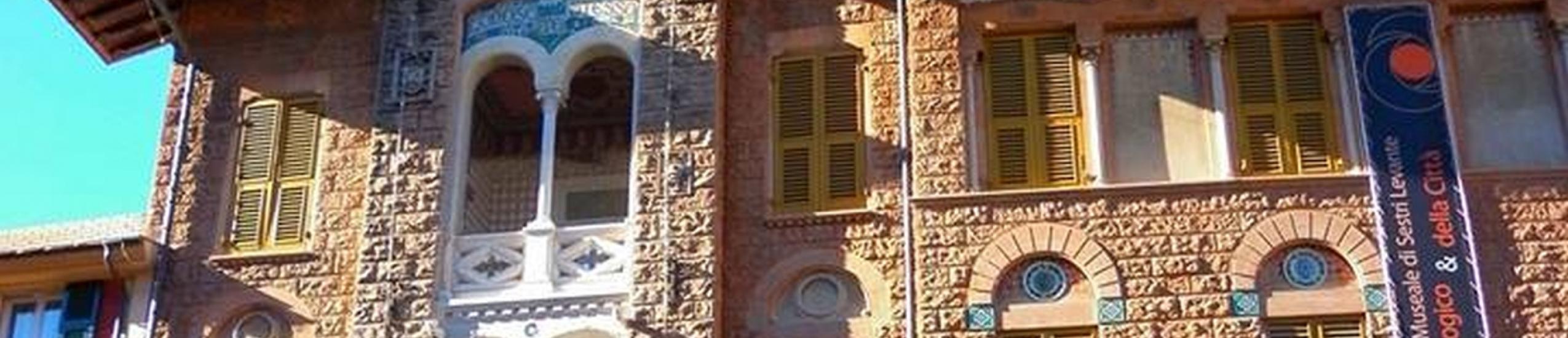 Palazzo Fascie-Rossi (ingresso biblioteca) 