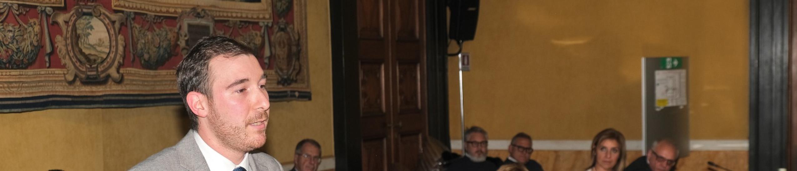 Un momento del consiglio metropolitano con l'intervento di Stefano Damonte