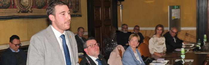 Un momento del consiglio metropolitano con l'intervento di Stefano Damonte