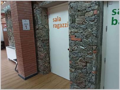 Salendo al secondo piano: zona atrio, con accessi